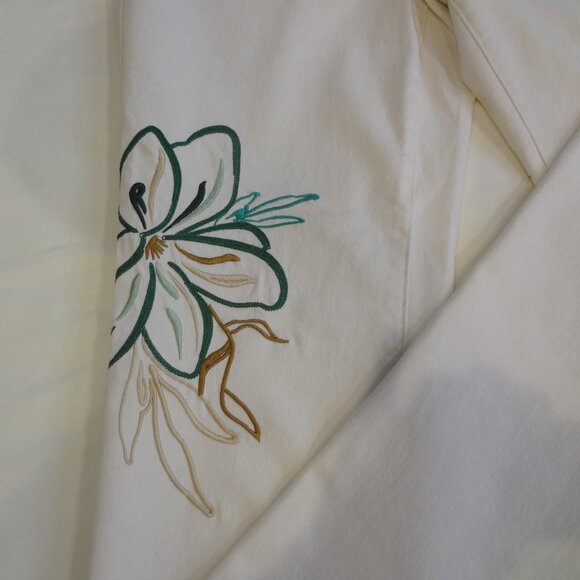 New-No Tag DG2-Diane Gilman Bone Colored Jeans with Embroidery at Knee - Picture 2 of 6